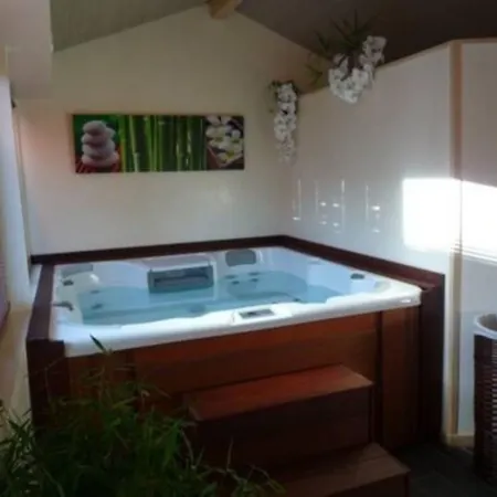 Chateau De Lantic Otel 2*