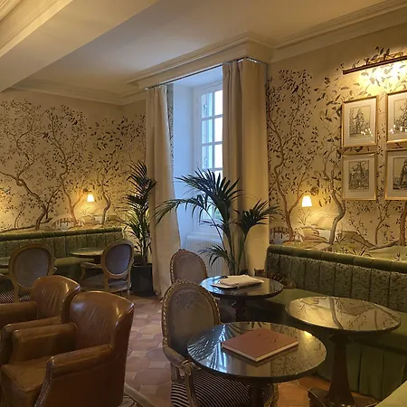 Hotel Chateau De Lantic 2*