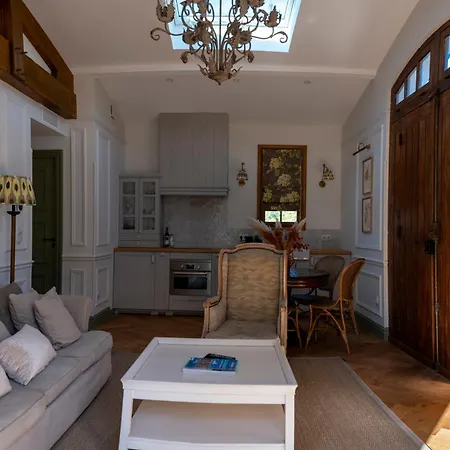 Chateau De Lantic 2*