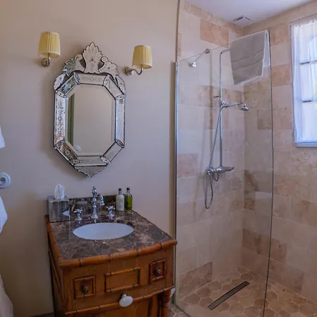 Chateau De Lantic Szálloda 2*