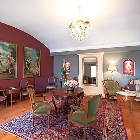 Chateau De Lantic 2*