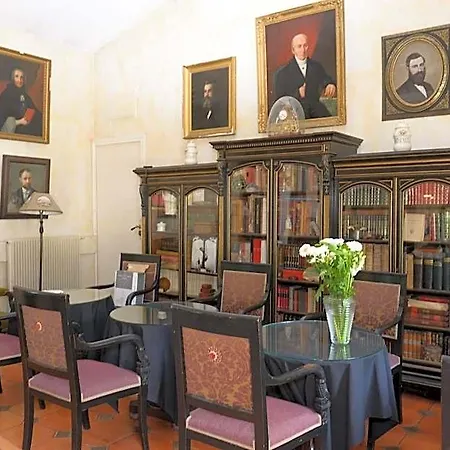 Hotel Chateau De Lantic 2*