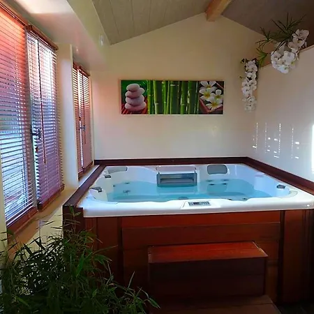 Chateau De Lantic Hotel 2*