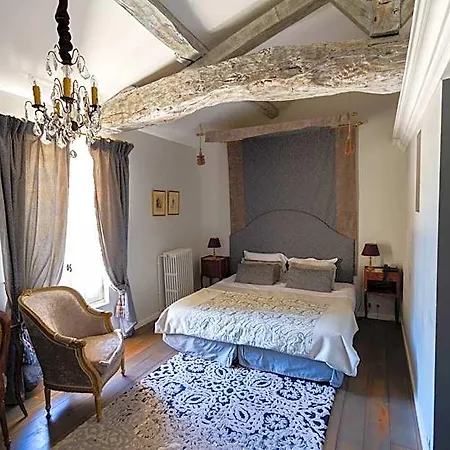 Chateau De Lantic 2*