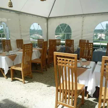 Chateau De Lantic Hotel 3*