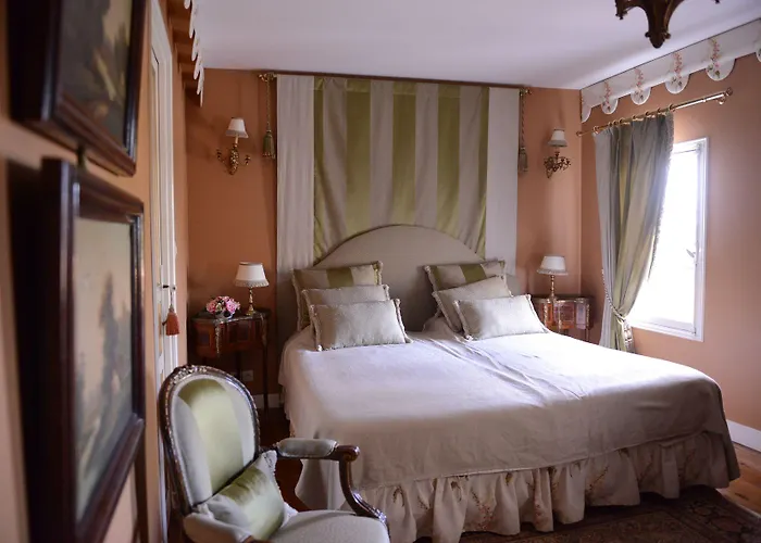 Chateau De Lantic Szálloda 2*