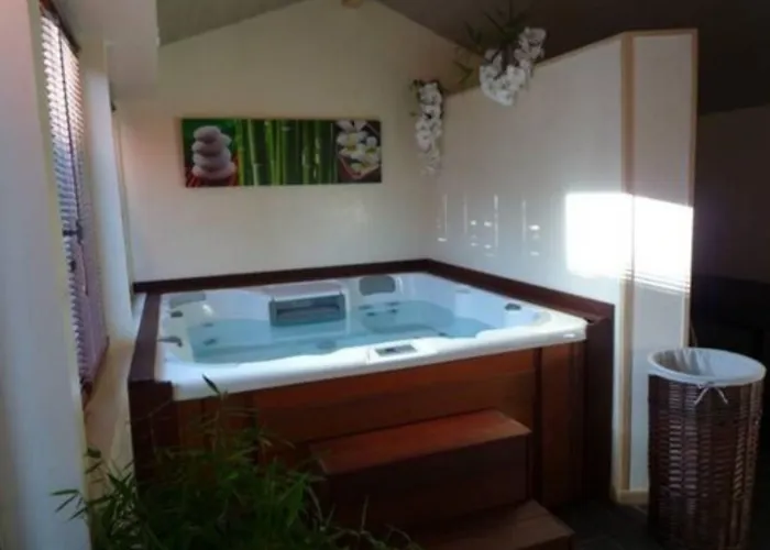 Chateau De Lantic Szálloda 2*