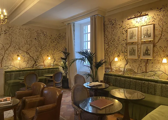 Hotel Chateau De Lantic 2*