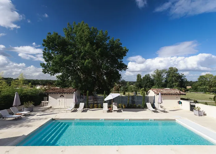 Hotel Chateau De Lantic 2*