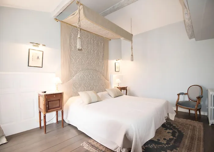 Hotel Chateau De Lantic 2*