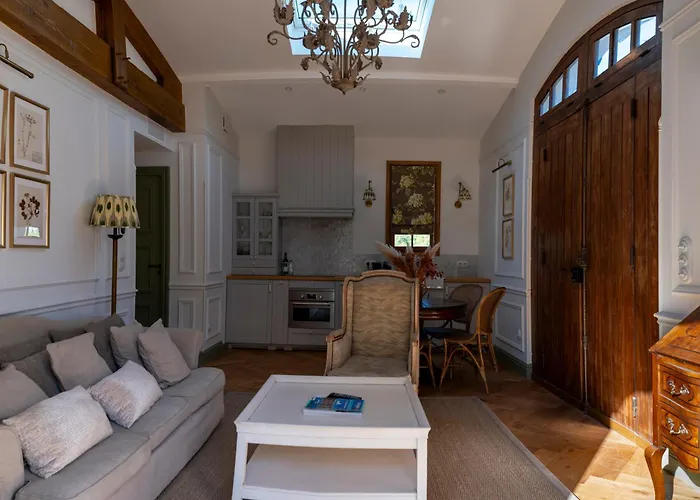 Chateau De Lantic 2*