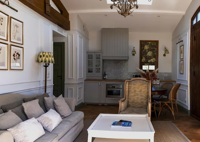 Hotel Chateau De Lantic 2*