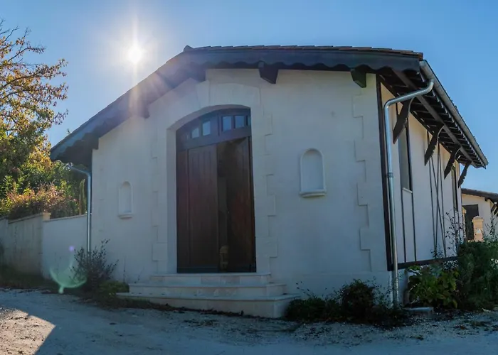 Hotel Chateau De Lantic 2*