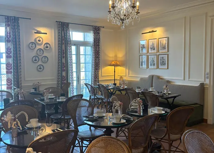 Chateau De Lantic 2*