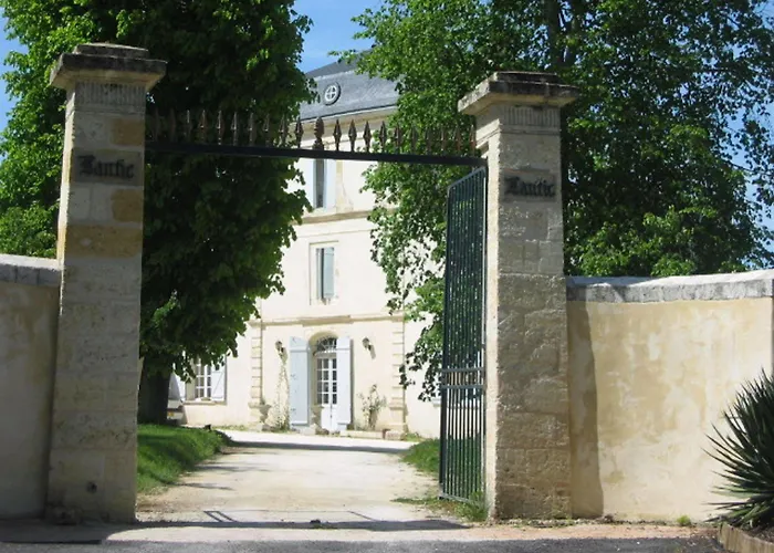 Chateau De Lantic Hotel 2*