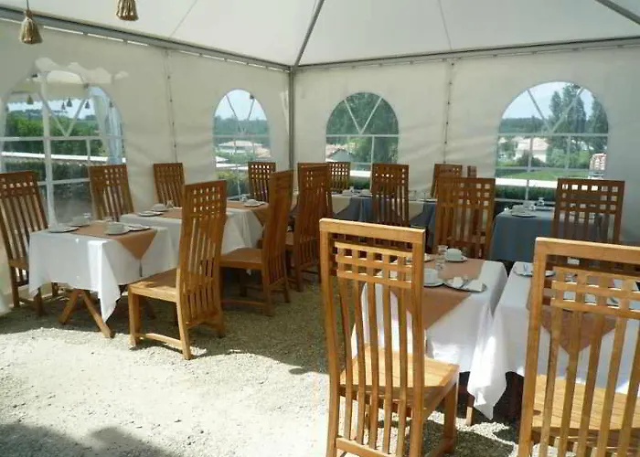 Chateau De Lantic Hotel 2*